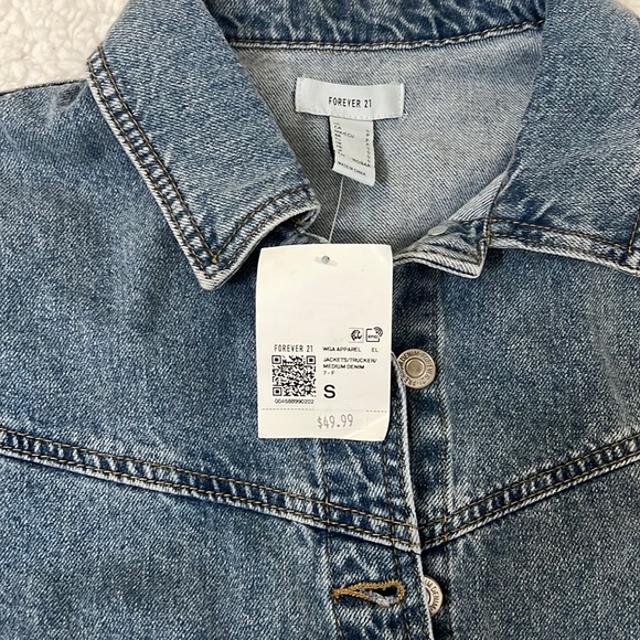 NWT Forever 21 Women’s Fringe Medium Denim Jacket/Trucker Sz Small - Picture 3 of 9